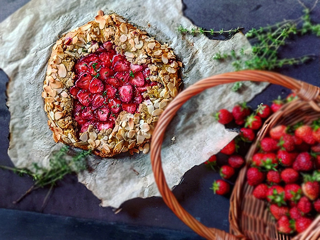 GALETTE S JAHODAMI A TYMIÁNEM